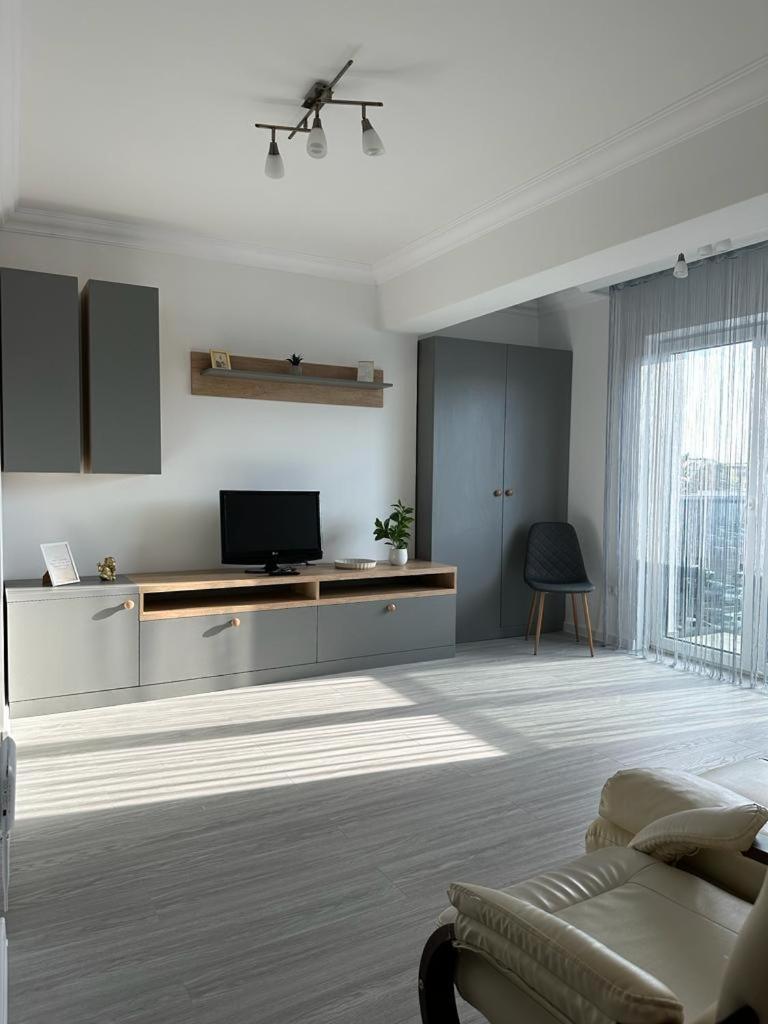 Cozy Holidays In Center Of Suceava Esplanada Екстериор снимка
