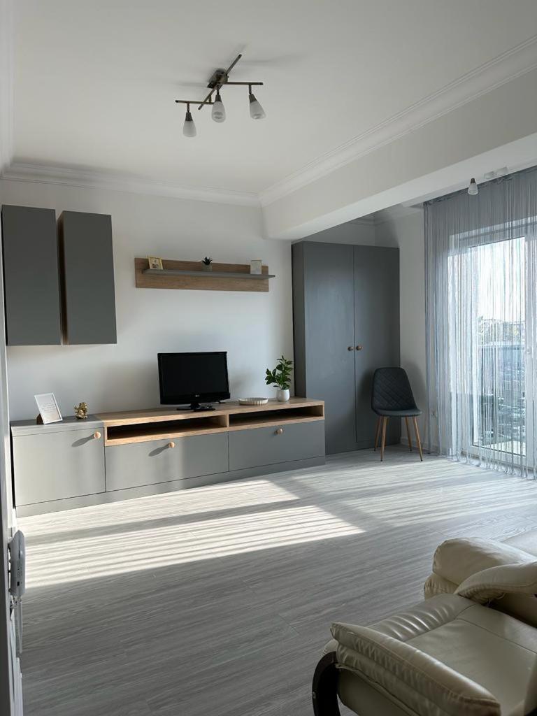 Cozy Holidays In Center Of Suceava Esplanada Екстериор снимка