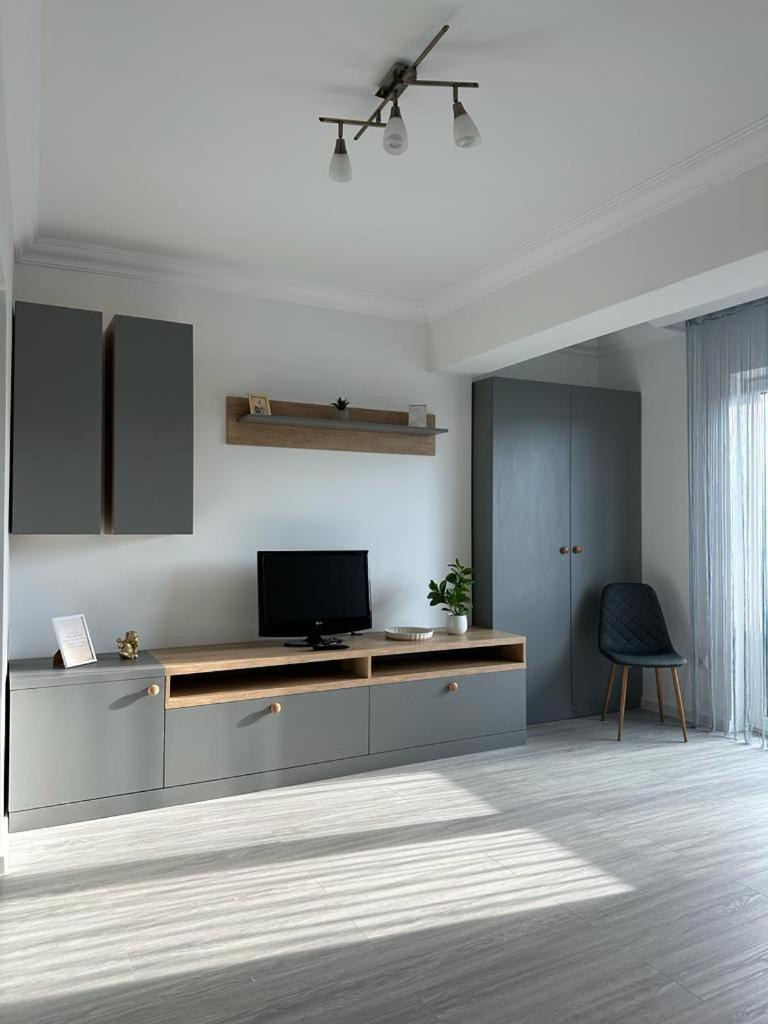 Cozy Holidays In Center Of Suceava Esplanada Екстериор снимка