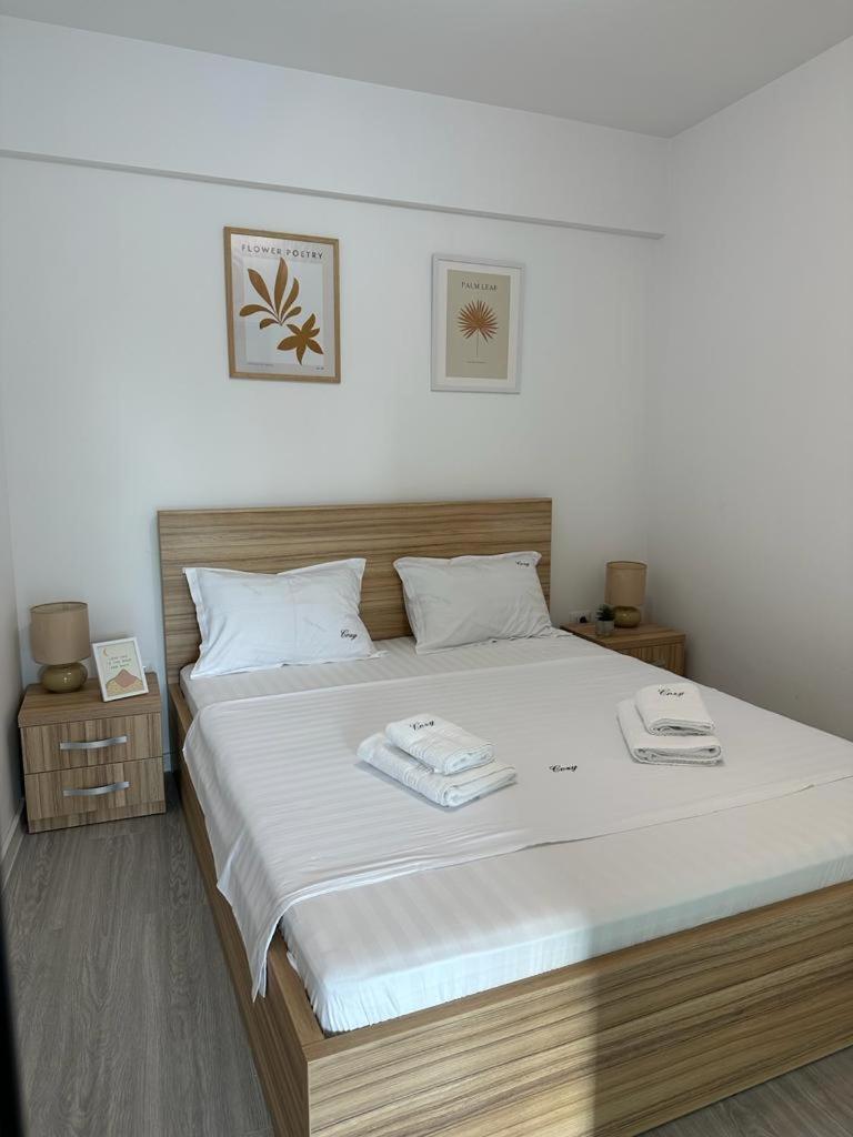 Cozy Holidays In Center Of Suceava Esplanada Екстериор снимка
